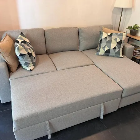 Modern Cozy With Backyard Antuérpia